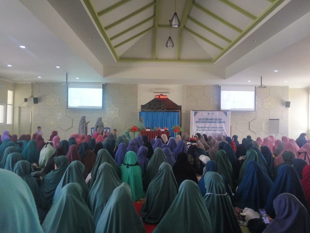 Muslimah Wahdah Cabang Se-Makassar Hadiri Silaturahim Akbar