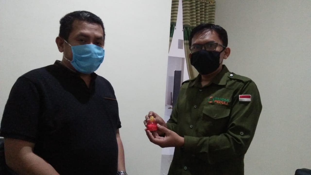 Corona Meluas, Anggota DPRD Kota Makassar Tukar Pin Emas dengan Sembako