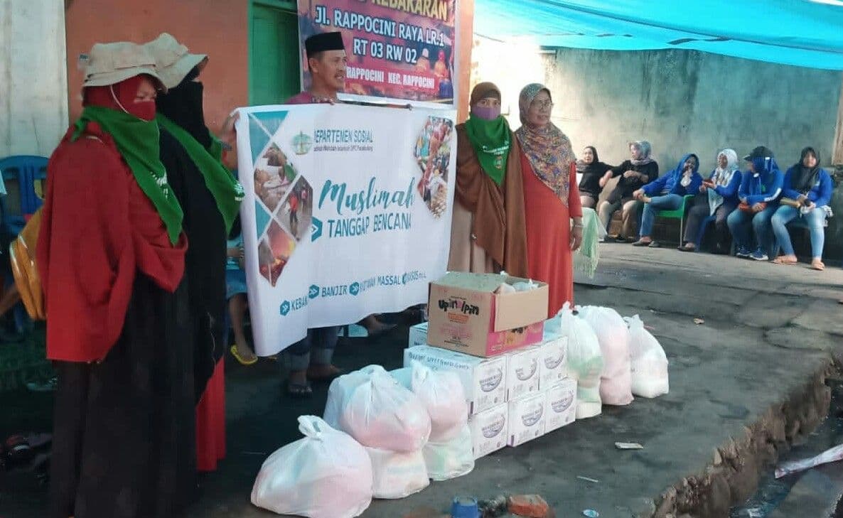 Wahdah Makassar Salurkan Bantuan Kebakaran kepada Warga Rappocini