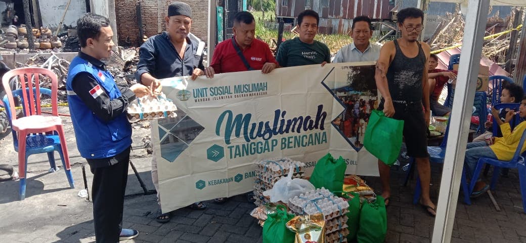 Wahdah Islamiyah Makassar Bantu Korban Musibah Kebakaran di Antang