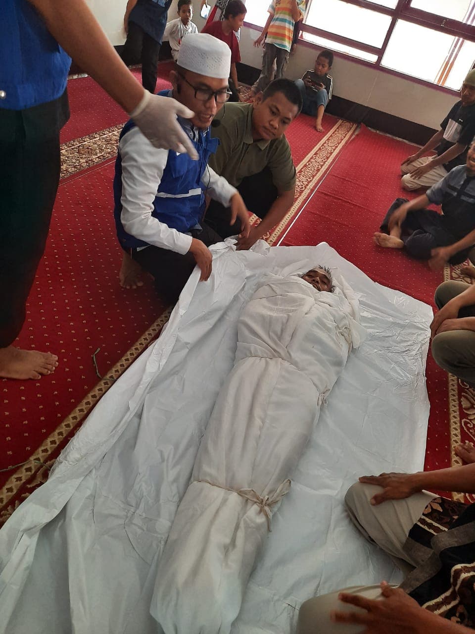 DPD Wahdah Islamiyah Makassar Gelar Pelatihan Pengurusan Jenazah di Masjid Nur Aqsha Kec. Biringkanaya