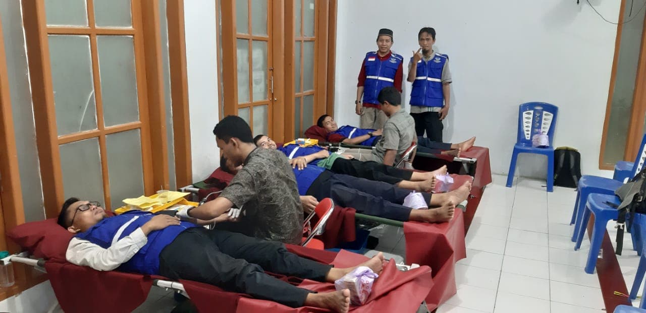 Bersama WIZ dan UTD SULSEL, Wahdah Islamiyah Makassar Gelar Aksi Donor Darah