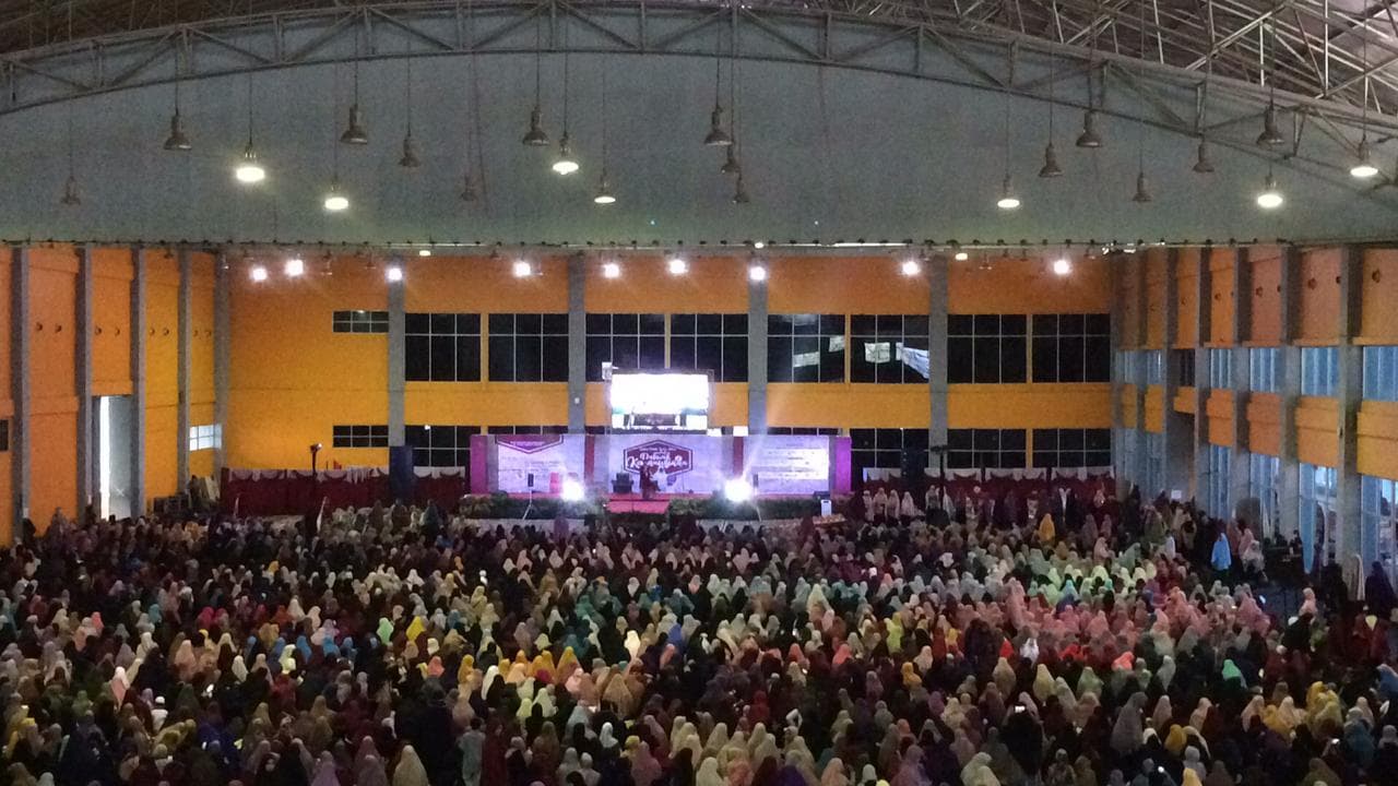 Cindur Mata dari Silaturahim Akbar Muslimah Dan Gema Majelis Taklim "Satu Hati Satu Aksi Untuk Dakwah Dan Kemanusiaan"