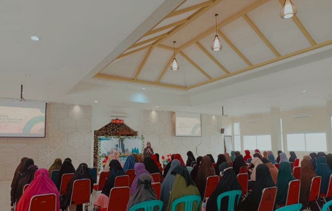 Wujudkan Branding Organisasi Dakwah, Unit Humas dan Infokom Muslimah Wahdah Makassar Gelar Pembekalan Public Relation