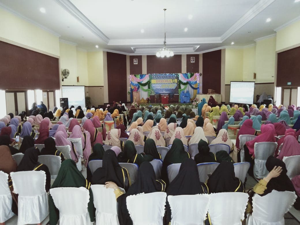 Tasyakuran,  Muslimah Wahdah Biringkanaya Wisuda Alumni Dirosa Sebanyak 334 Peserta