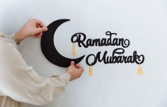 MERAIH KEMULIAAN RAMADAN DENGAN ILMU