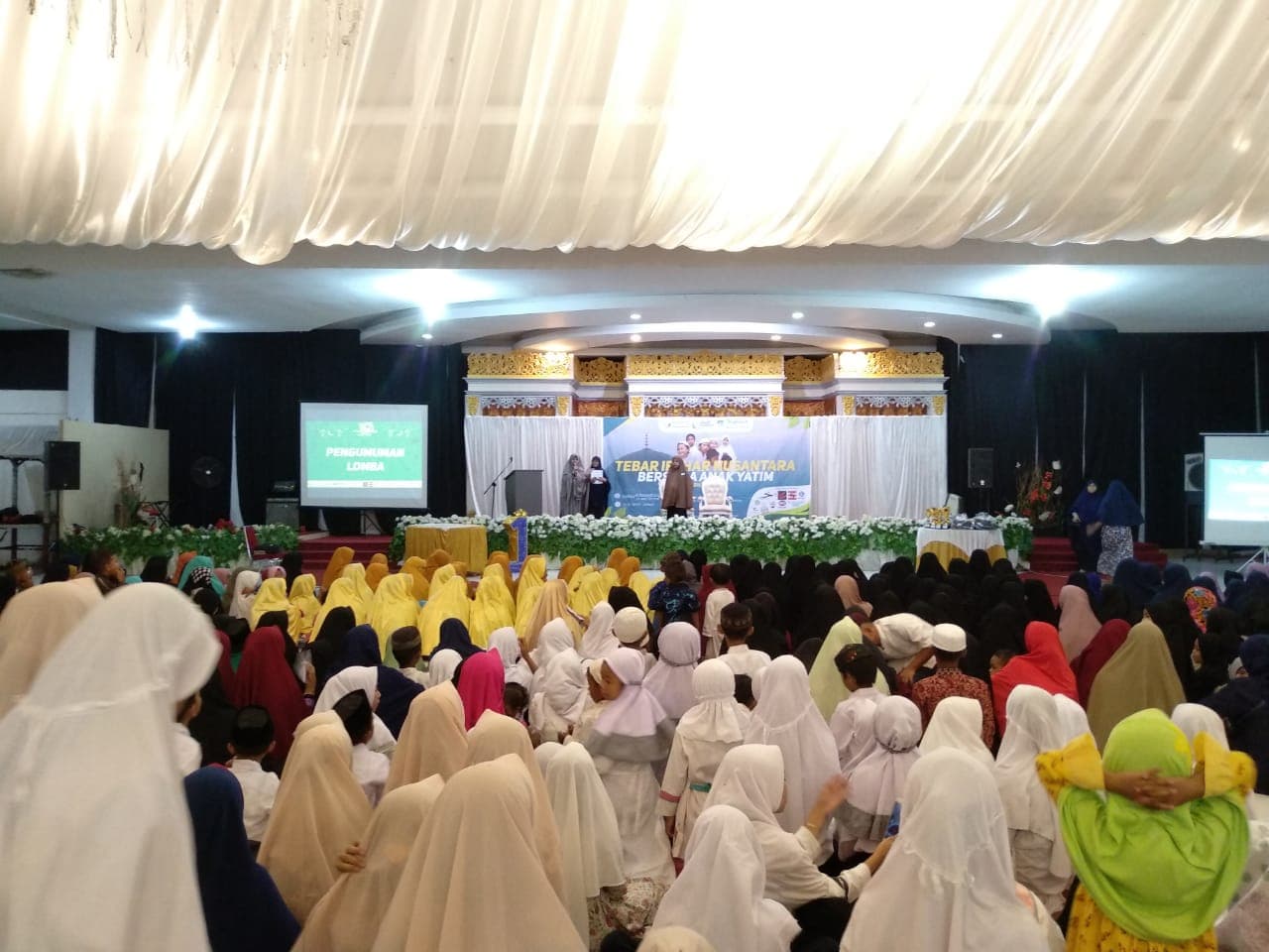 Wujud Cinta Sesama, Muslimah Wahdah Tebar Ifthar Bersama Anak Yatim