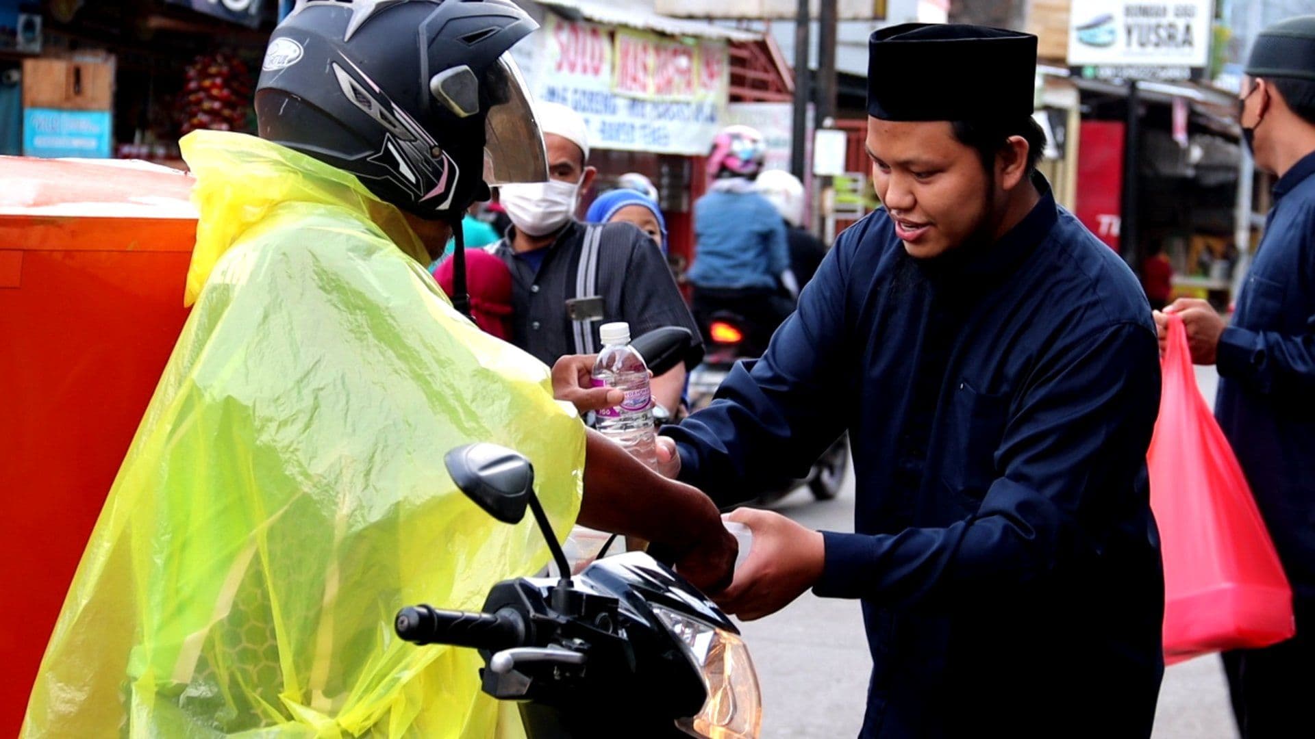 Berkah Ramadan: Wahdah Makassar Tebar 1000 Paket Ifthor