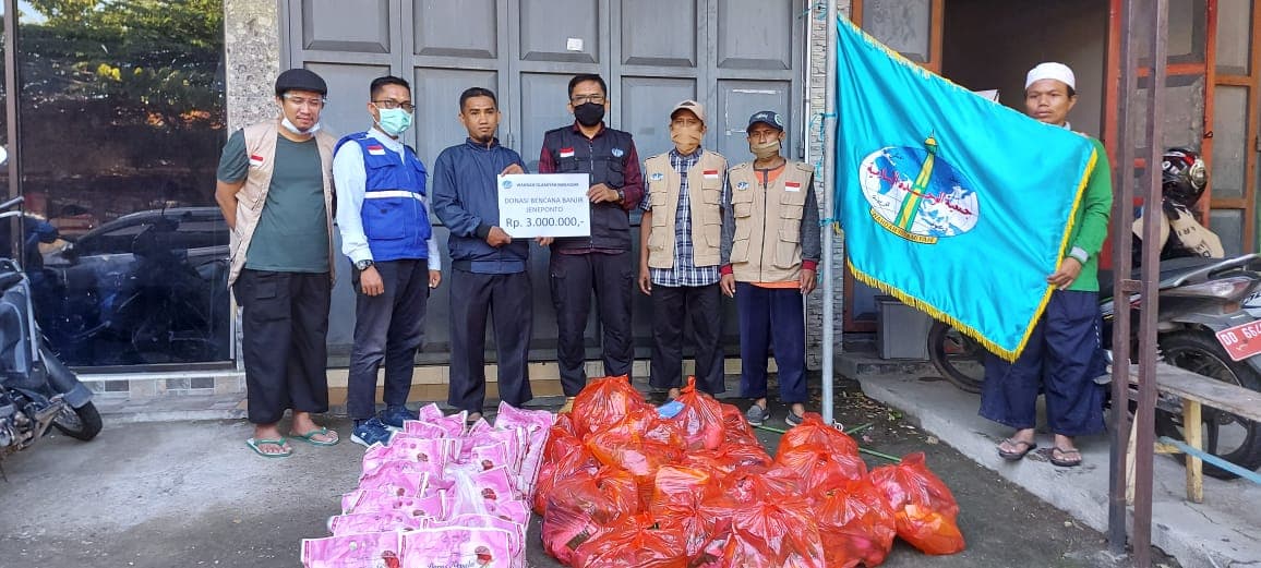 Bantu Korban Banjir Bandang Jeneponto-Banteng, Wahdah Islamiyah Makassar Salurkan Bantuan Uang Tunai dan Sembako
