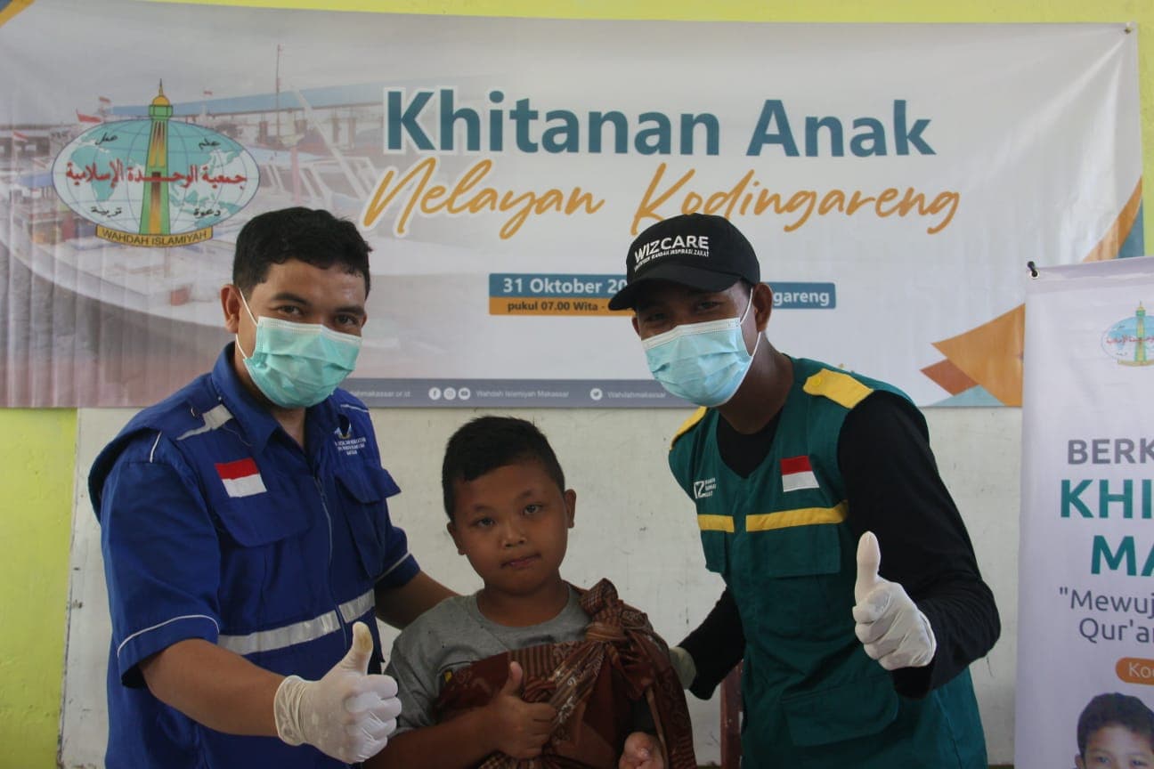 Wahdah Makassar Gelar Khitanan Anak Nelayan Kodingareng