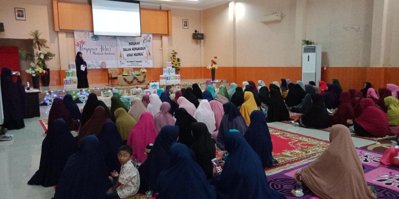 Pengajian Akbar Muslimah Tamalanrea Bahas Seni Mendidik Anak Milenial