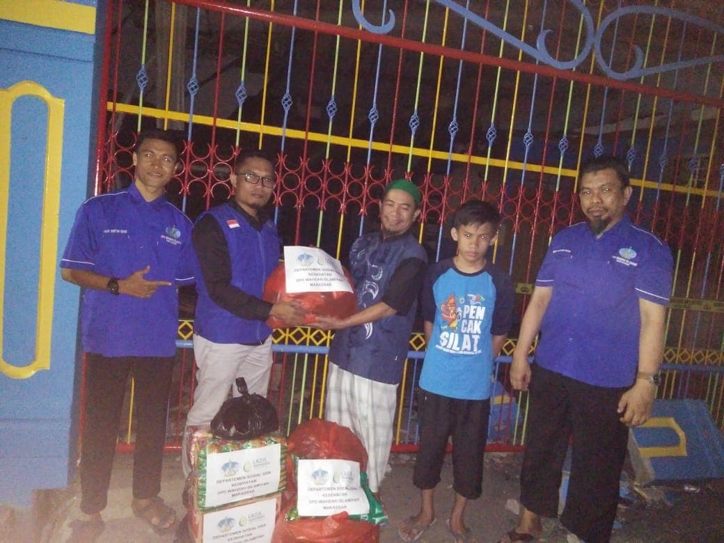 Wahdah Makassar Salurkan Bantuan kepada Korban Kebakaran BTP
